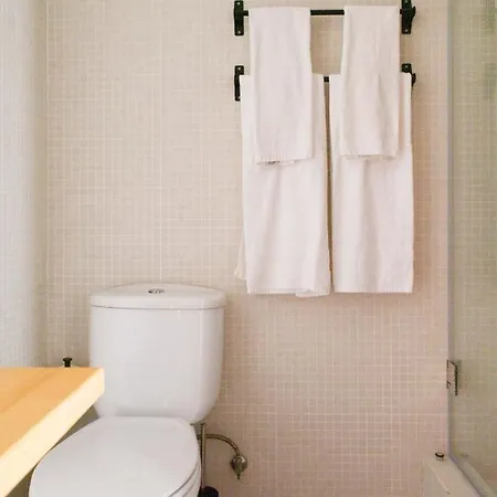 Plum Guide - The Shire Appartement Lisboa