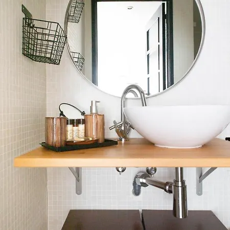 Plum Guide - The Shire Apartment Lissabon